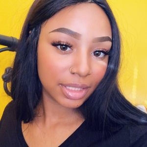 Meet your Posher, Alexis